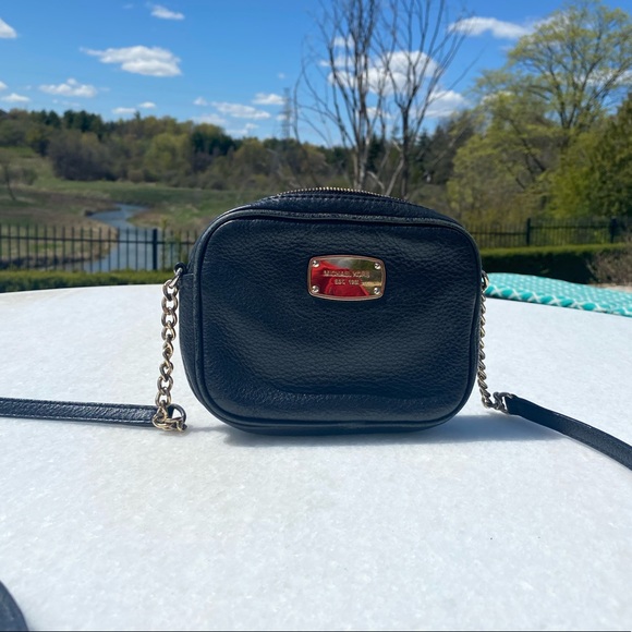Authentic Michael Kors crossbody Bag - Picture 5 of 9